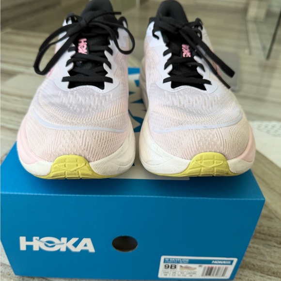 Hoka Women's Skyflow ✨great condition✨ - Picture 6 of 10